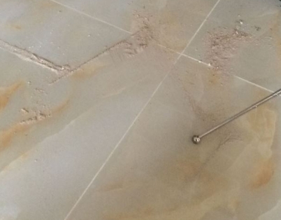 连云港市瓷砖空鼓维修公司分享粘合剂选择不当在瓷砖铺贴过程中可能导致以下问题